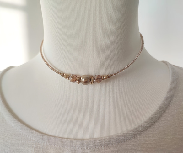 シャンパン色パールとチェコビーズのチョーカーネックレス 7枚目の画像