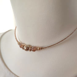 シャンパン色パールとチェコビーズのチョーカーネックレス 3枚目の画像