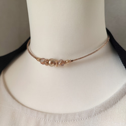 シャンパン色パールとチェコビーズのチョーカーネックレス 2枚目の画像