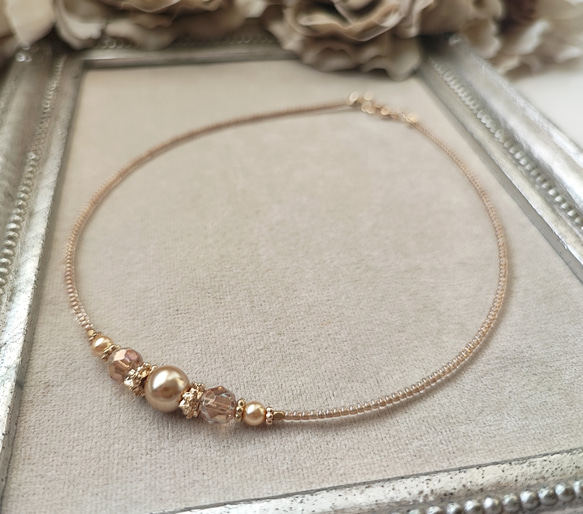 シャンパン色パールとチェコビーズのチョーカーネックレス 6枚目の画像