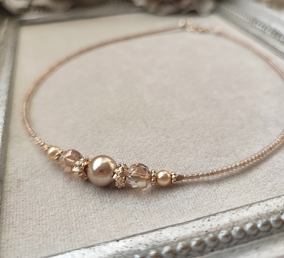 シャンパン色パールとチェコビーズのチョーカーネックレス 14枚目の画像