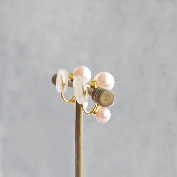 【看起來像耳環的耳環】2026流行色櫻花粉珍珠耳環，適合學校入學典禮佩戴 第4張的照片