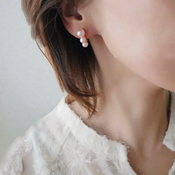 【看起來像耳環的耳環】2026流行色櫻花粉珍珠耳環，適合學校入學典禮佩戴 第3張的照片