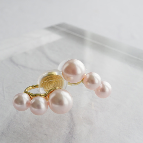 【看起來像耳環的耳環】2026流行色櫻花粉珍珠耳環，適合學校入學典禮佩戴 第7張的照片