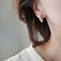 【看起來像耳環的耳環】2026流行色櫻花粉珍珠耳環，適合學校入學典禮佩戴 第2張的照片