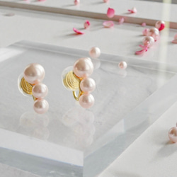 【看起來像耳環的耳環】2026流行色櫻花粉珍珠耳環，適合學校入學典禮佩戴 第9張的照片