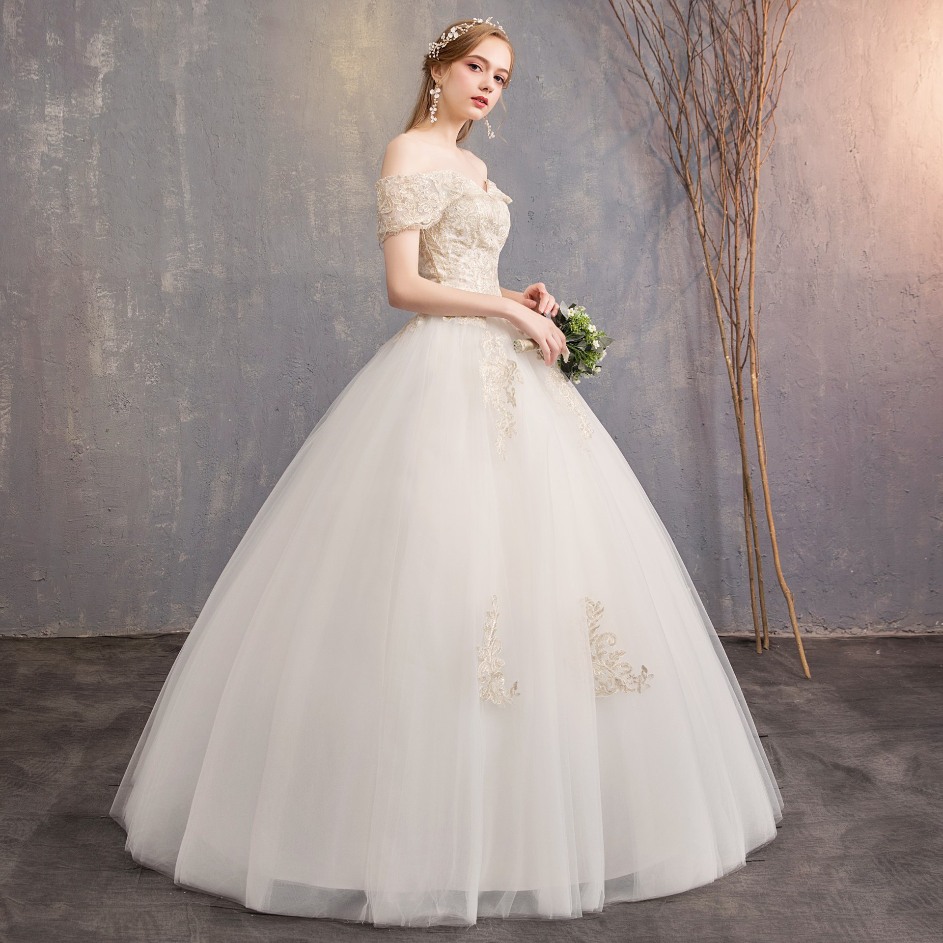 豪華 白 ウェディングドレス オフショルダー ふわふわ プリンセス 綺麗 結婚式 花嫁 誕生日 前撮り HL1280