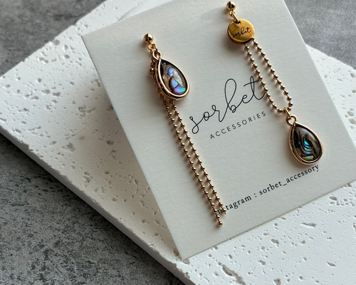 【ミント】天然ホワイト×ブラック×アバロンシェルの大粒ピアス アバロンシェルドロップのアシンメトリーピアス ∴ボールチェーン 天然