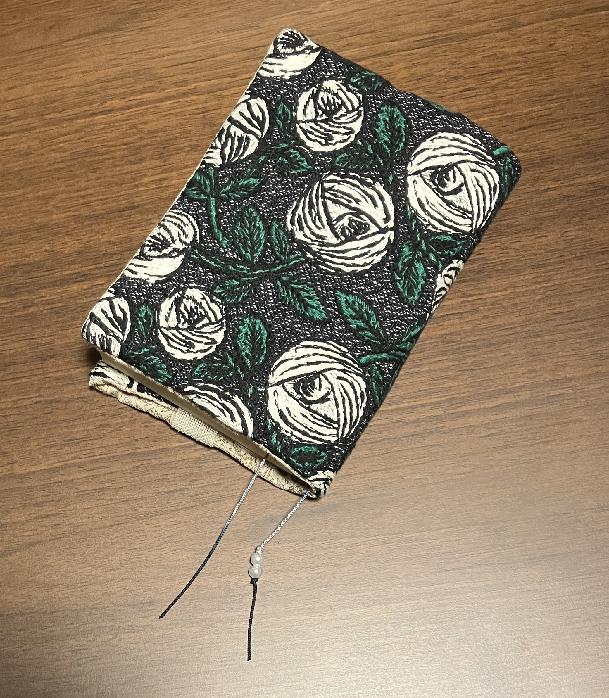 ミナペルホネン  rosy ブックカバー　文庫本用　ハンドメイド