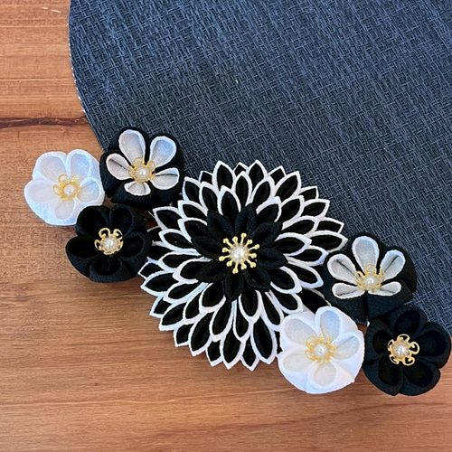 つまみ細工 髪飾り 黒 白 その他ヘアアクセサリー つまみ細工 華蔵