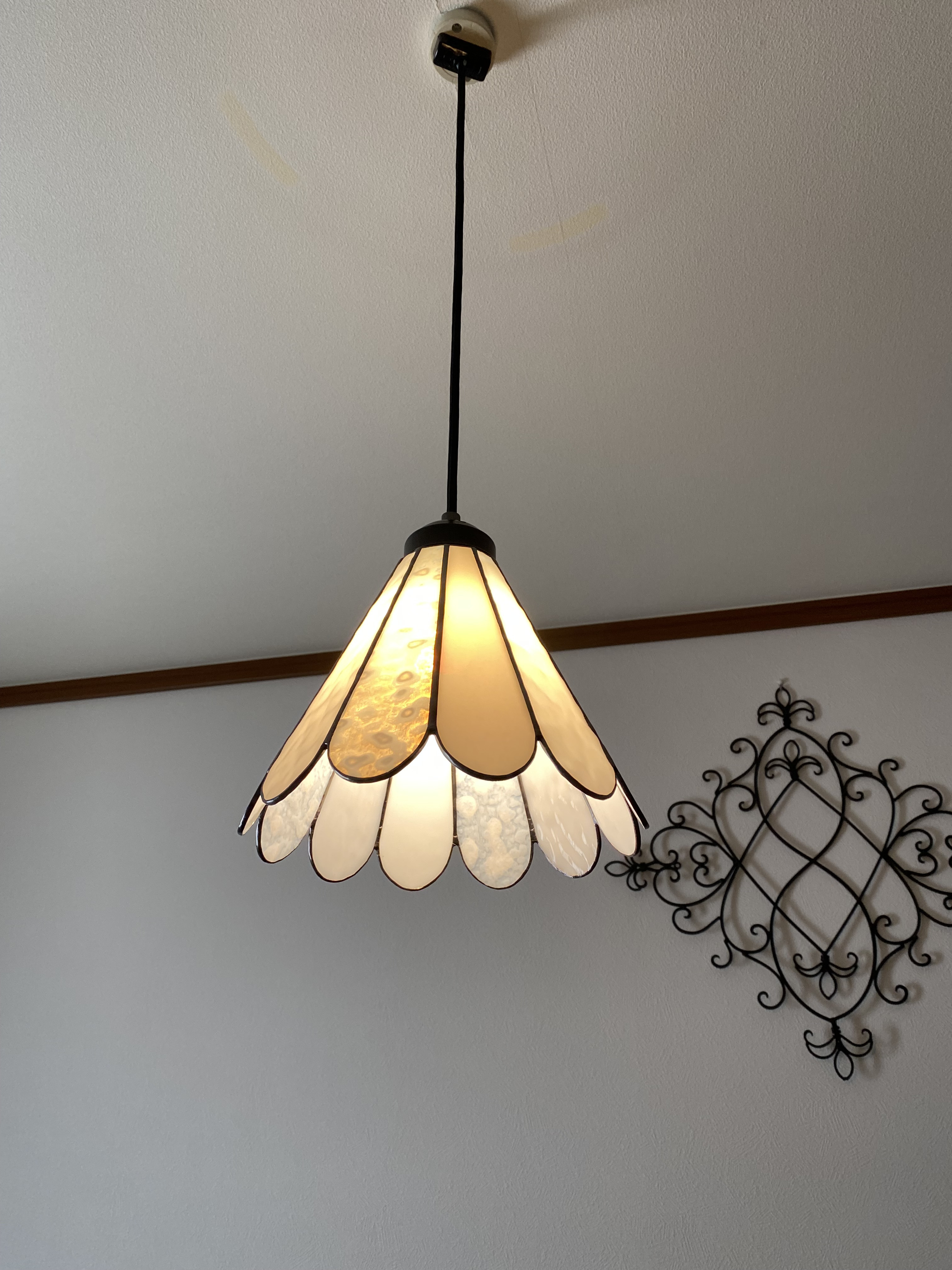 ♢フラワーM♢ホワイト・ペンダントライト・ステンドグラス