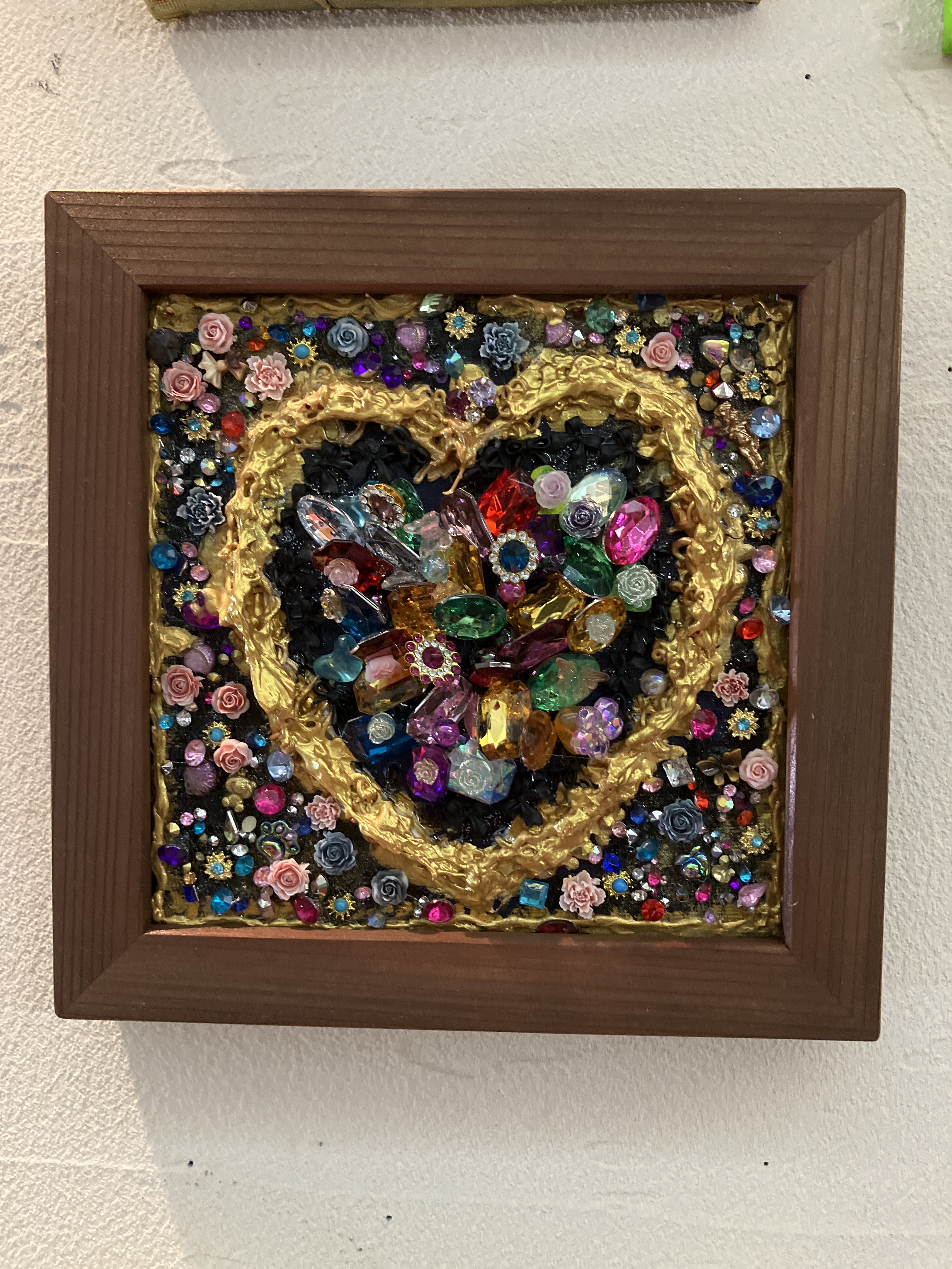 壁掛けアート　ハートは愛のメッセージフレーム付き