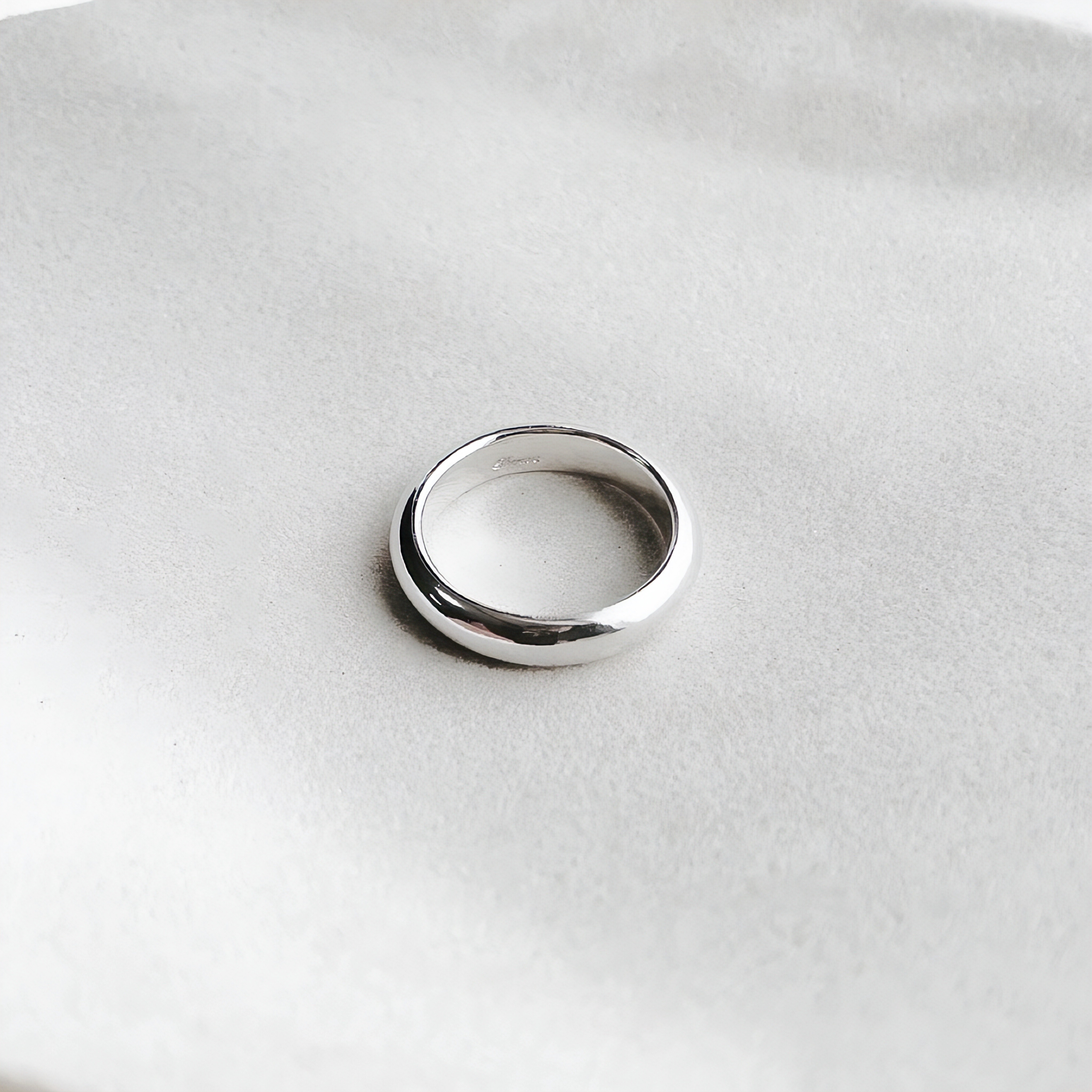 Classic curve ring（丸みのあるフォルム／シンプルなデザイン）
