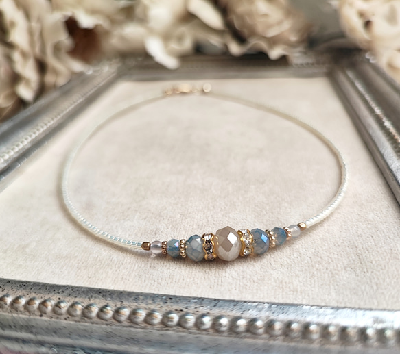 ミルクオーロラ色ガラスビーズのチョーカーネックレス 1枚目の画像