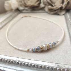 ミルクオーロラ色ガラスビーズのチョーカーネックレス 5枚目の画像