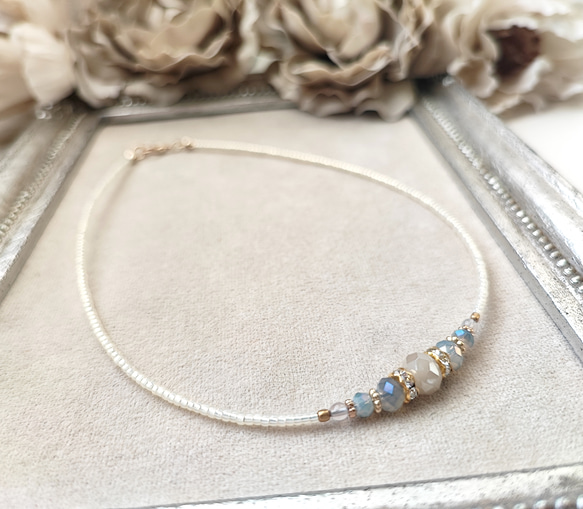 ミルクオーロラ色ガラスビーズのチョーカーネックレス 12枚目の画像