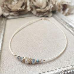 ミルクオーロラ色ガラスビーズのチョーカーネックレス 8枚目の画像