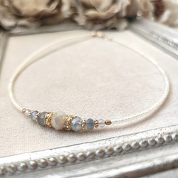 ミルクオーロラ色ガラスビーズのチョーカーネックレス 4枚目の画像