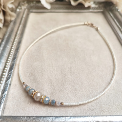 ミルクオーロラ色ガラスビーズのチョーカーネックレス 13枚目の画像