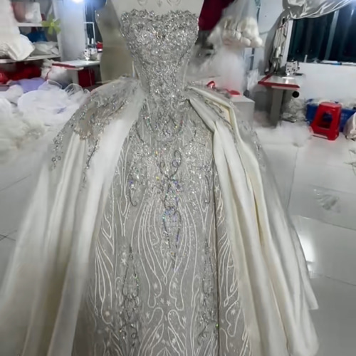 新作 チューブトップ ネックレス付き 韓国風 ホワイト サテン たっぷり