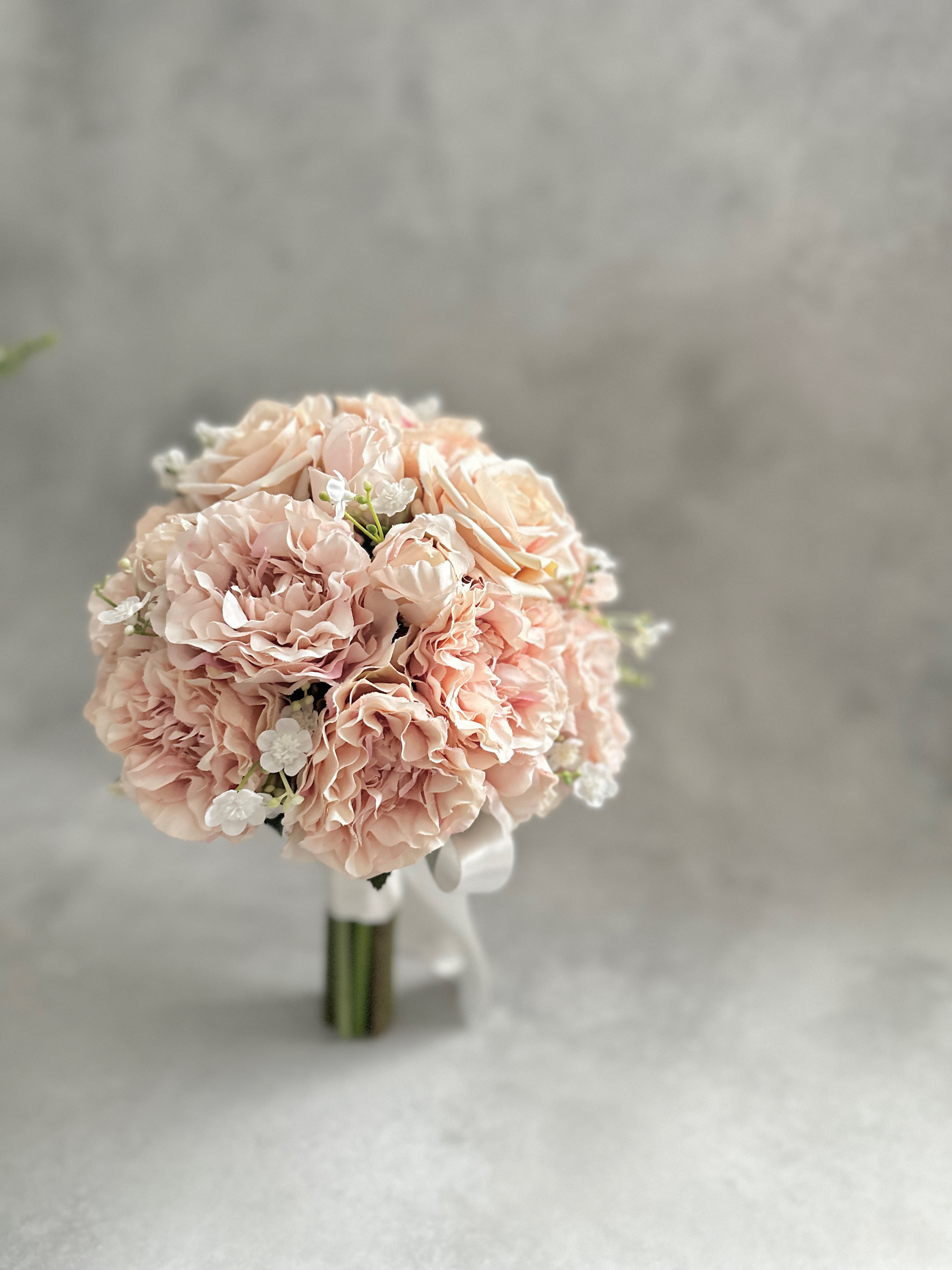 くすみピンクのローズブーケ　サーモンピンク　バラのブーケ　ラウンドブーケ　造花ブーケ