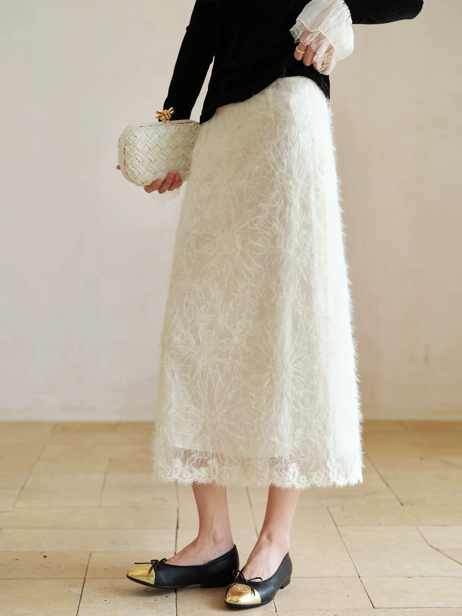品よく華やか　総レースのロングスカート【春秋】ホワイト