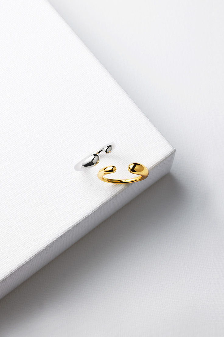 窮屈さの少ないオープンデザイン。UNFINI シルバー925製オープンリング