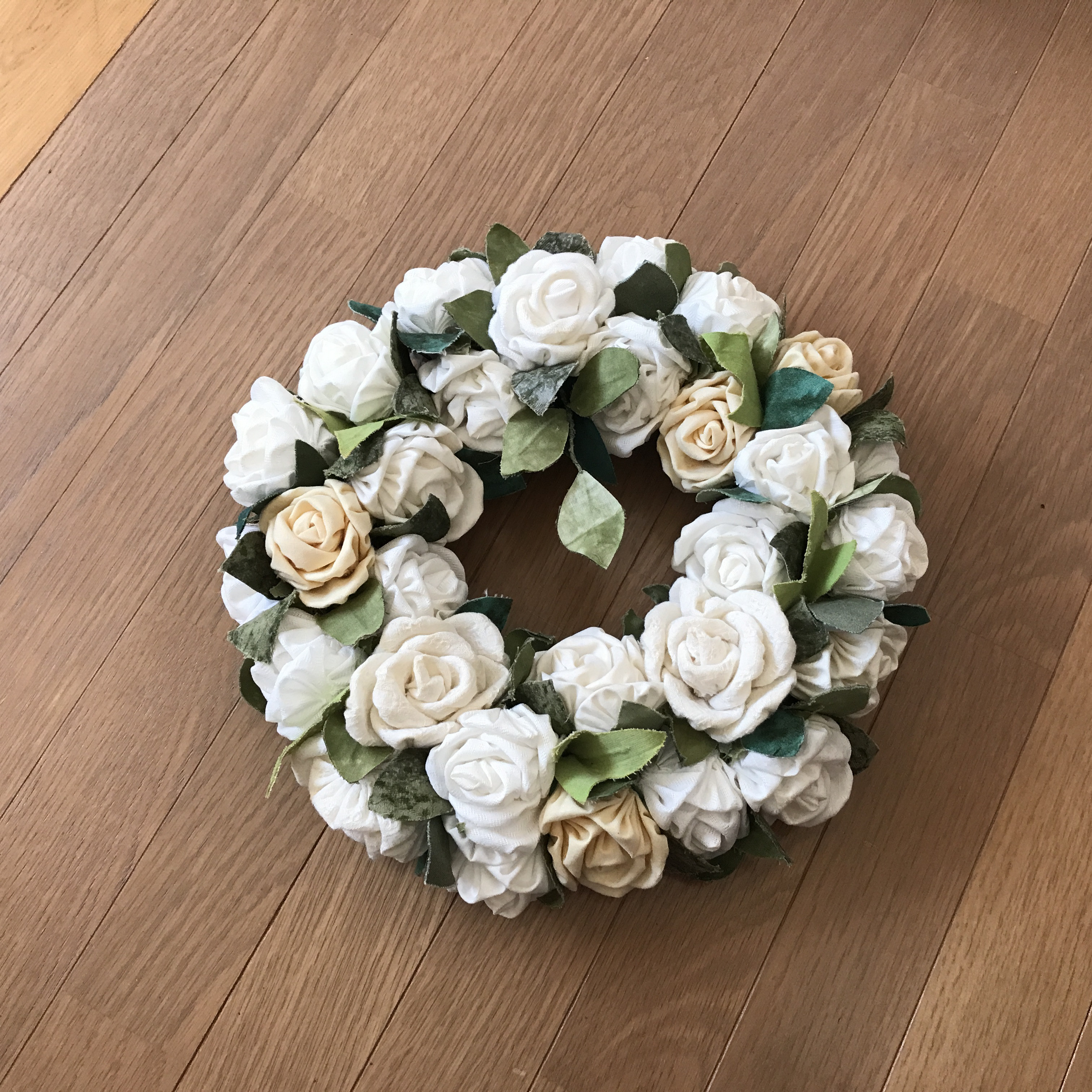 《新作》リバティーの織り柄手作り布リース30cm（1点限定）