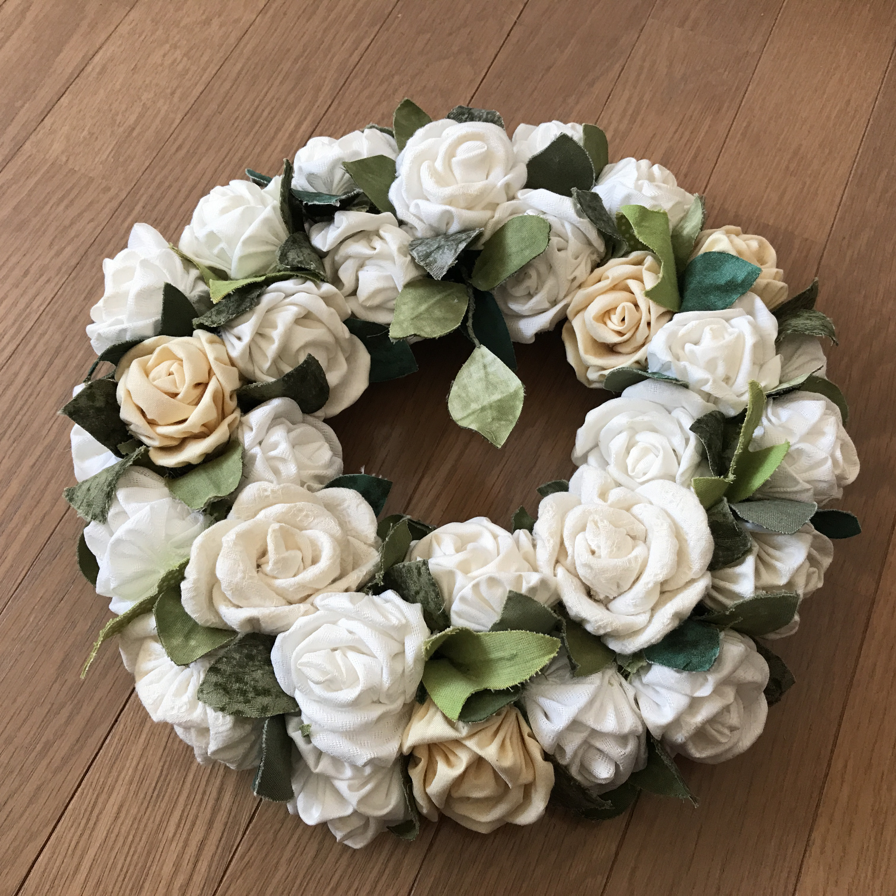 《新作》リバティーの織り柄手作り布リース30cm（1点限定）