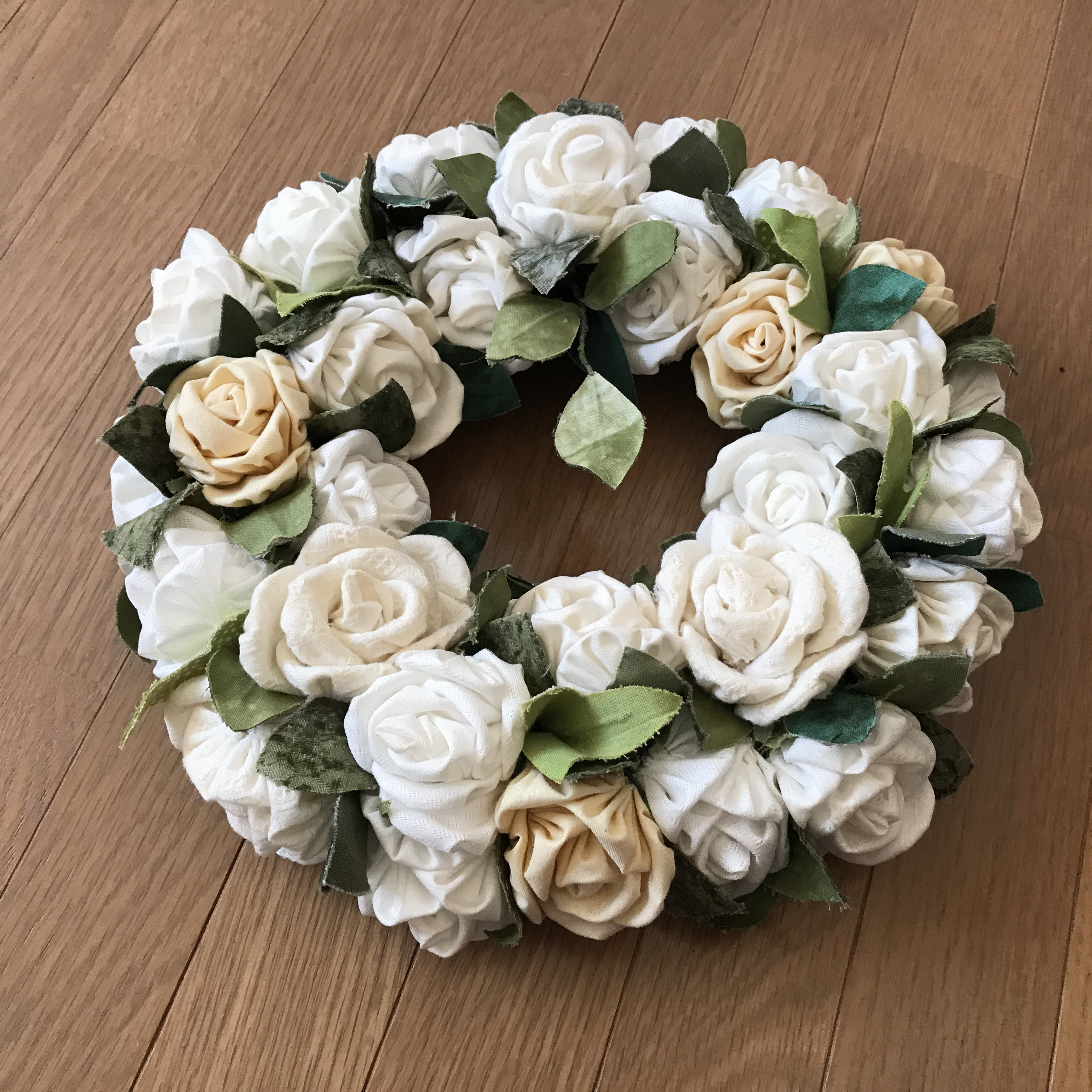 《新作》リバティーの織り柄手作り布リース30cm（1点限定）