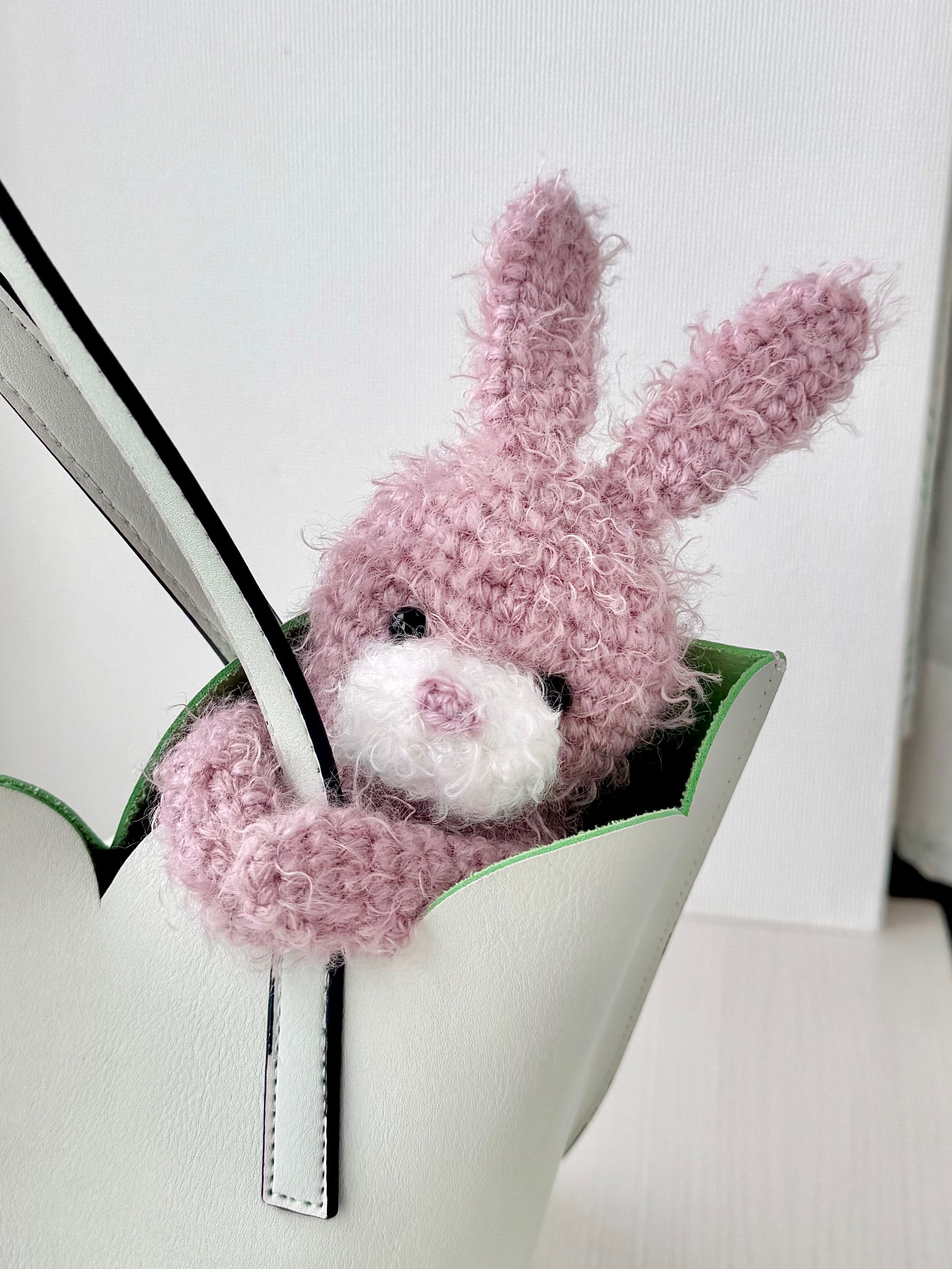 【受注製作】『ハグっとうさぎAirPodsケース*ふわふわくすみピンク』AirPodspro編み物かぎ針編みあみぐるみ