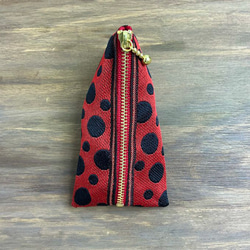 畳縁　草間彌生風格？　紅色和黑色波爾卡圓點　硬幣錢包　日式 第6張的照片