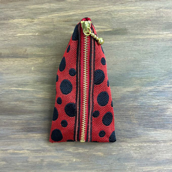 畳縁　草間彌生風格？　紅色和黑色波爾卡圓點　硬幣錢包　日式 第6張的照片