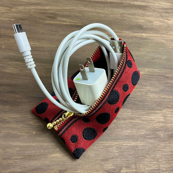 畳縁　草間彌生風格？　紅色和黑色波爾卡圓點　硬幣錢包　日式 第3張的照片