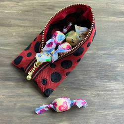 畳縁　草間彌生風格？　紅色和黑色波爾卡圓點　硬幣錢包　日式 第4張的照片