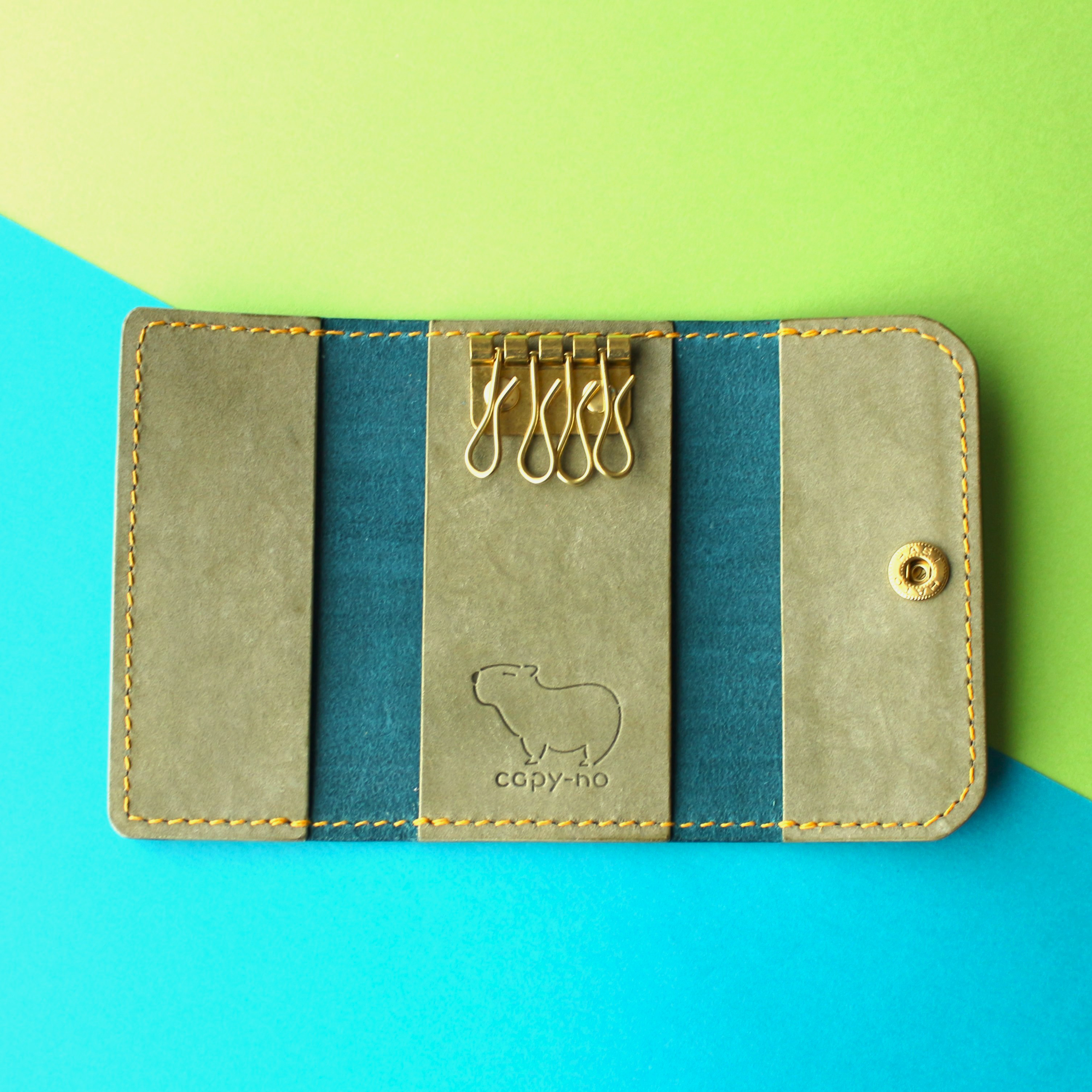 カードも入るカピバラの4連キーケース　ターコイズ×グリーン