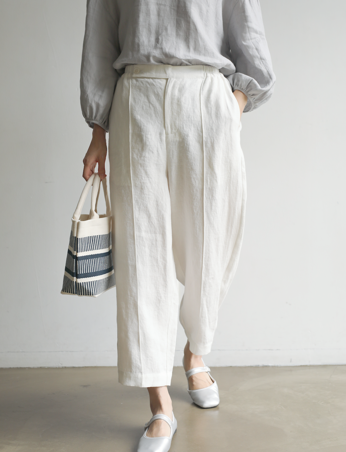 ★サンプルセール 1点のみ★キレイもリラックスも叶える優秀リネンテーパードパンツホワイト 230709-1