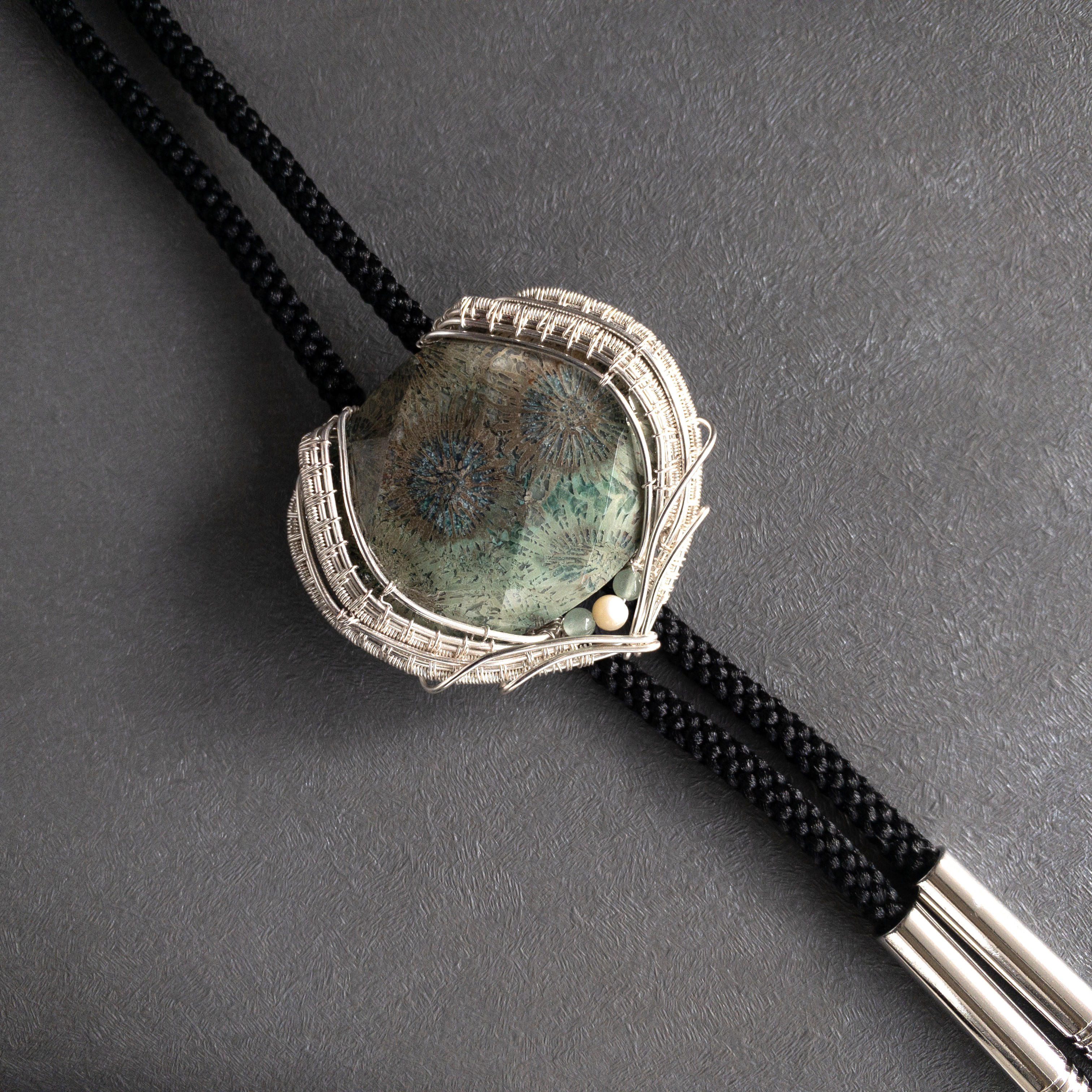 ＜珊瑚瑪瑙＞ カスターニャ ループタイ