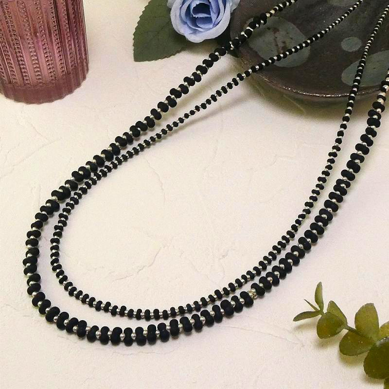 チェコガラスビーズ「マトリックス/B.」　ロングネックレス　二連ネックレス　マットブラックとパラジウム  黒と銀