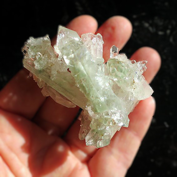 グリーンファントムクォーツ【スイス水晶】ガーデンクォーツ クラスター 一点もの｜原石・鉱物｜天然石 置物 コレクション