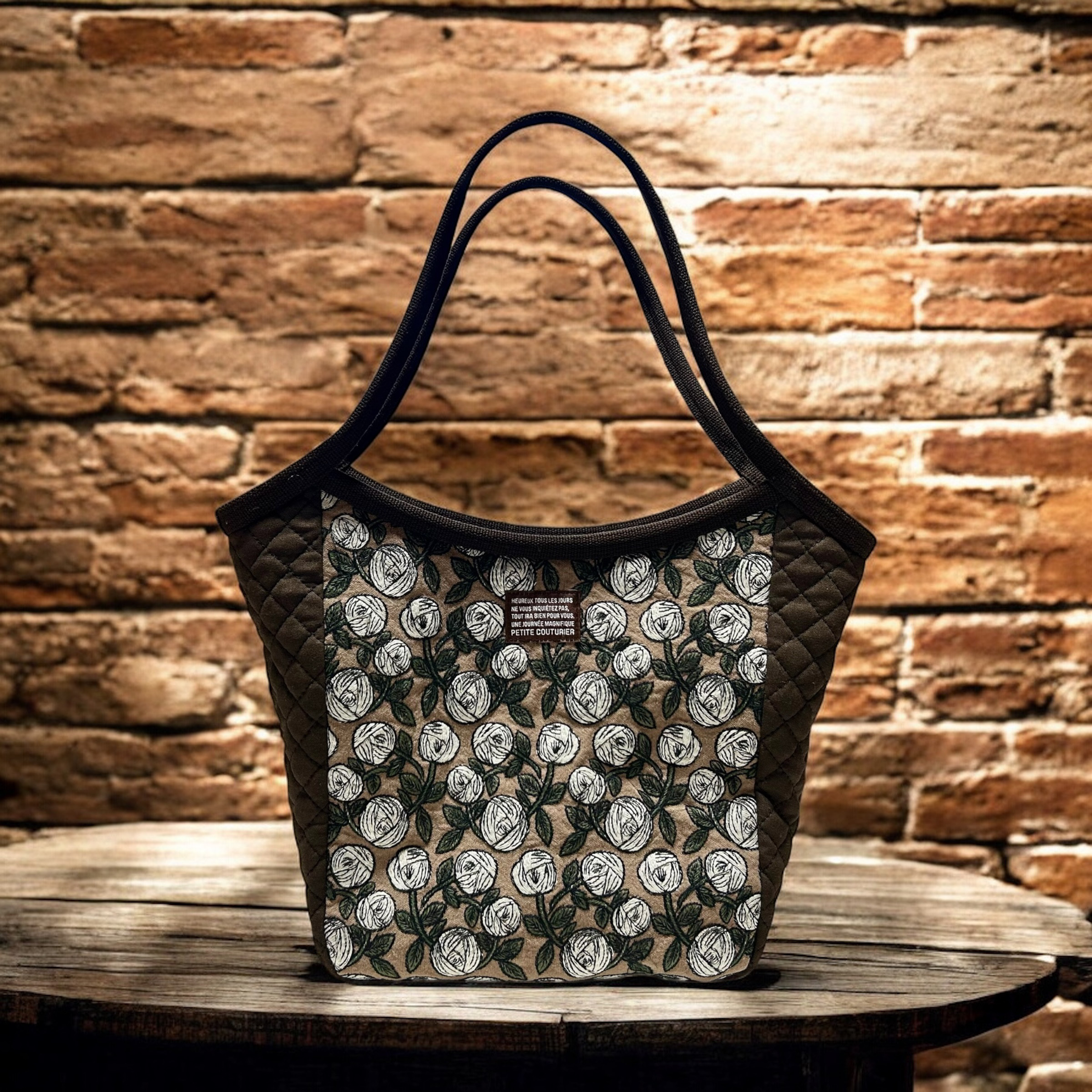 バラの刺繍の厚手綿麻生地+綿麻キルトの【ふたへやバッグ】小サイズ★ブラウン