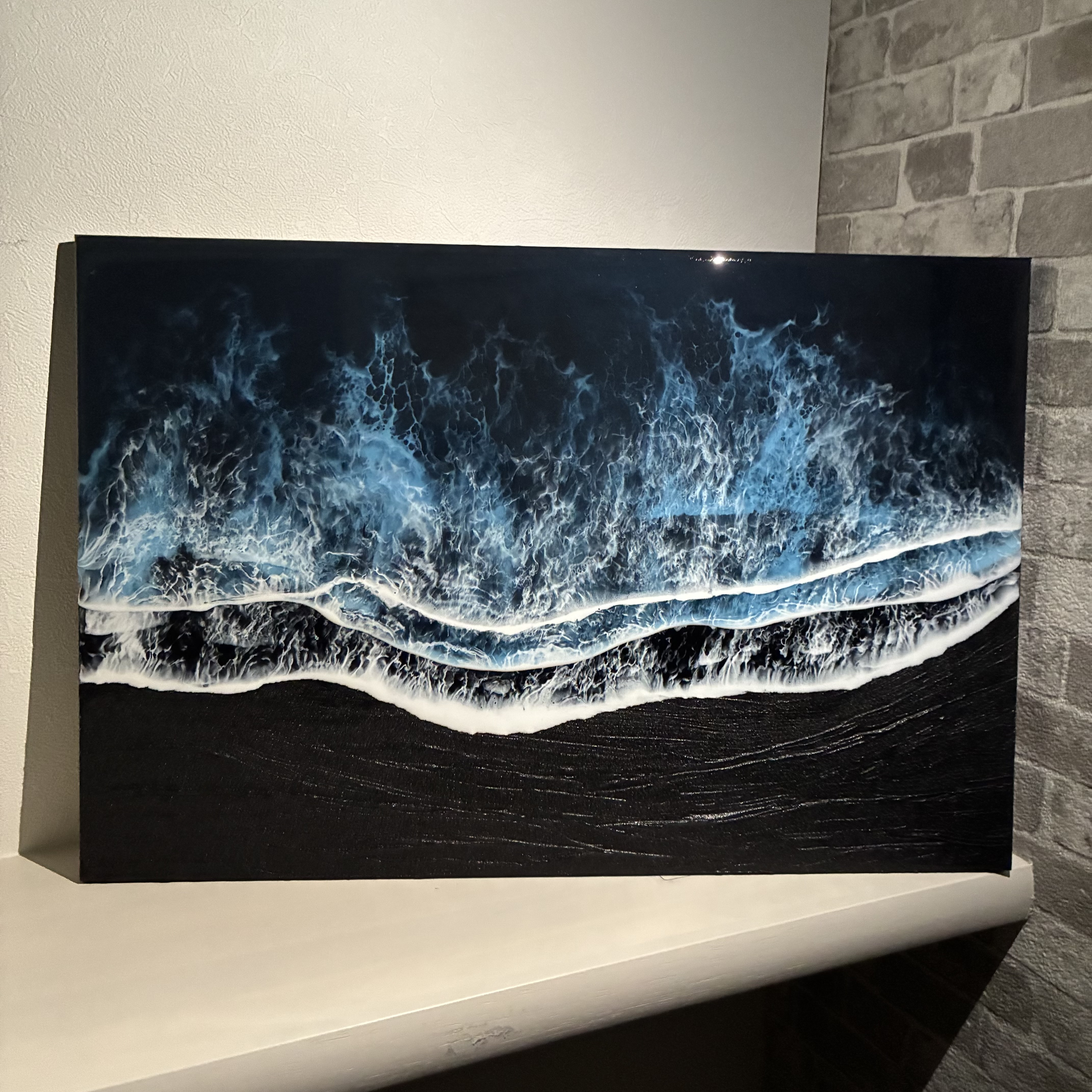 静寂の夜   黒い砂浜の波アート
