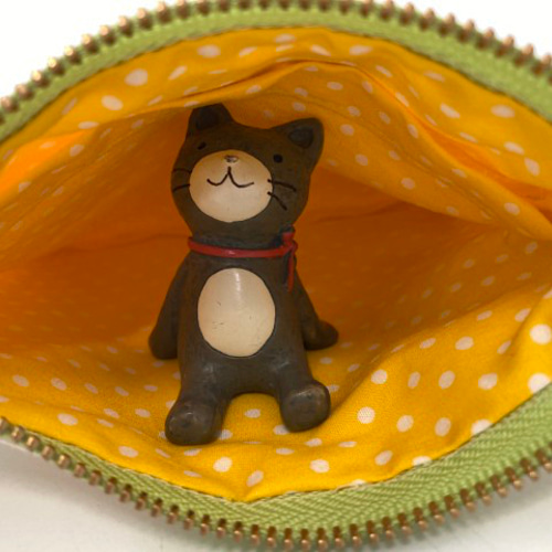 ハチワレ猫 スワロフスキー ペタンコポーチ 小④ 薄緑ファスナー