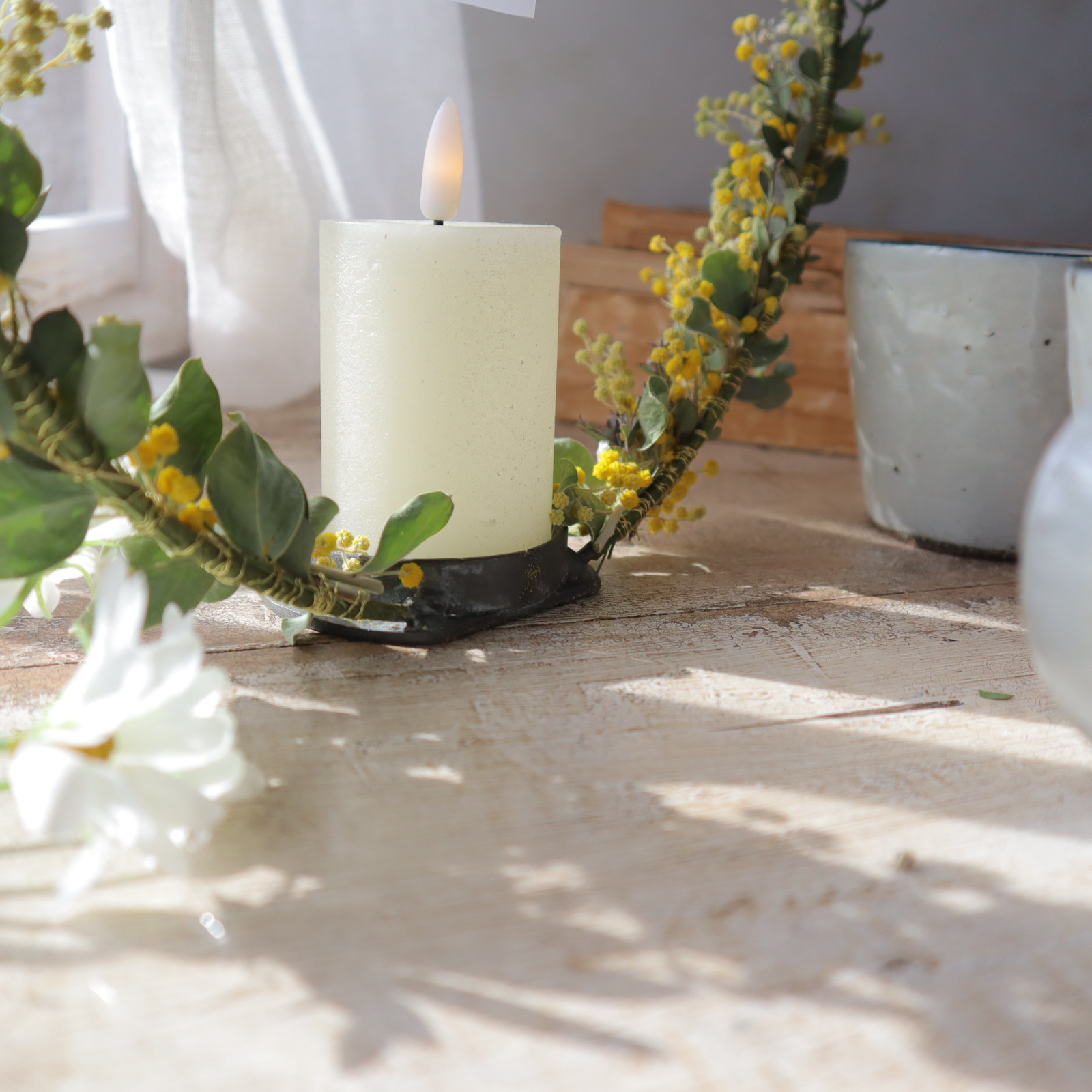 ミモザのアイアンリース　LEDキャンドル付き