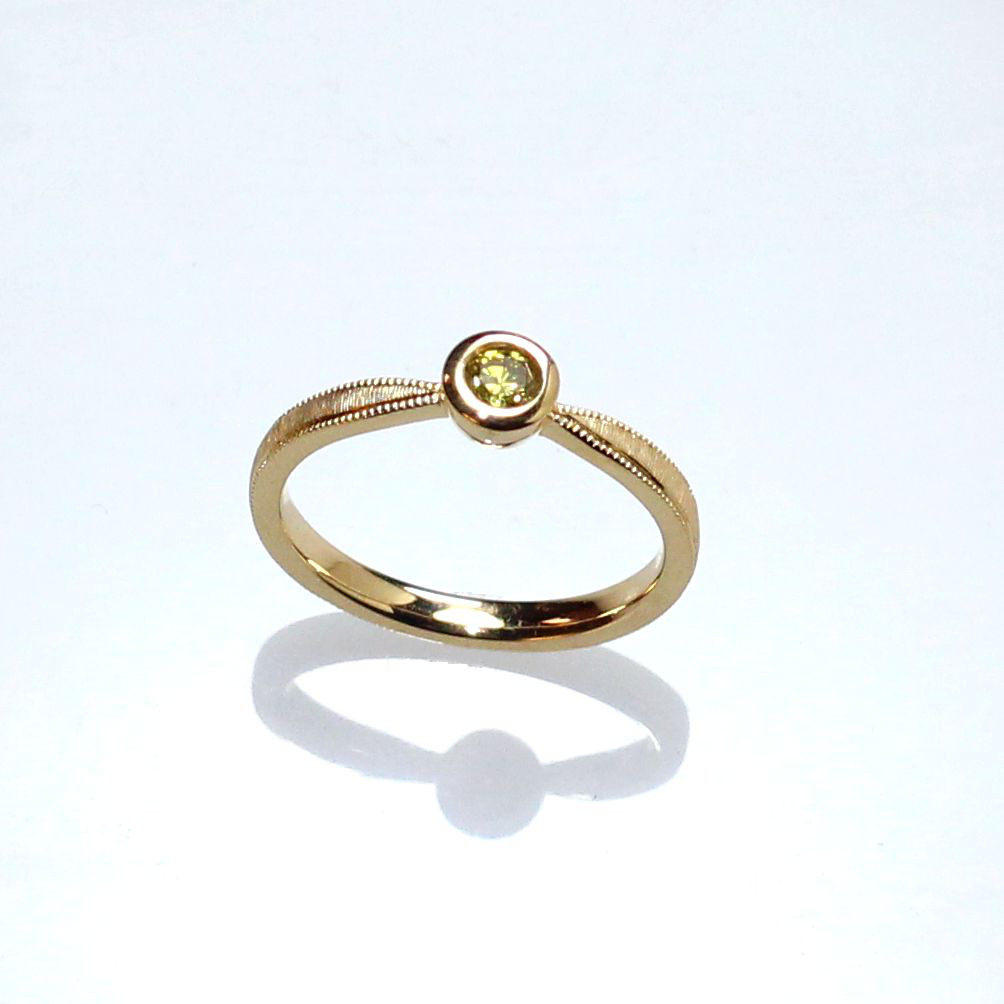 K18YG ファンシー ディープ イエロー ダイヤモンドリング 0.166ct(中宝ソーティング付き)