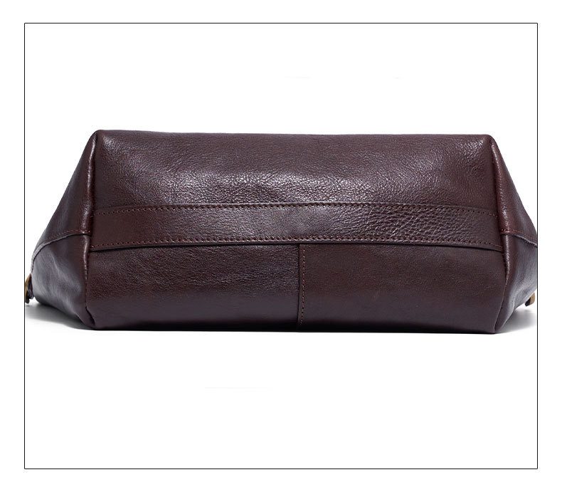 縦のラインが美しい 本革トートバッグ ― ほどよい収納力で、日常に寄り添うレザーバッグ ―