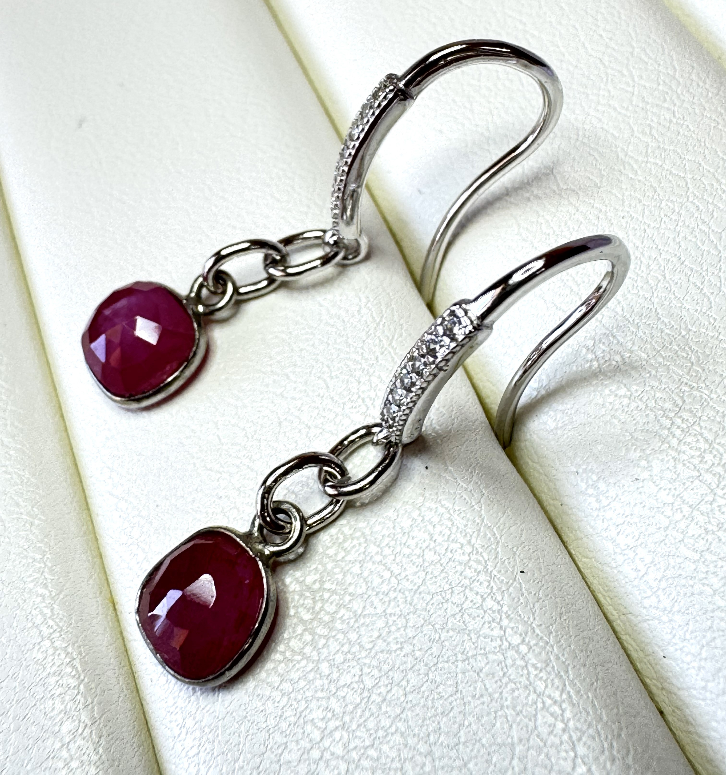 【Naturel Bijou】マダガスカル産 非加熱ルビー チェーン風ピアス SV925 ロジウム 天然石ピアス