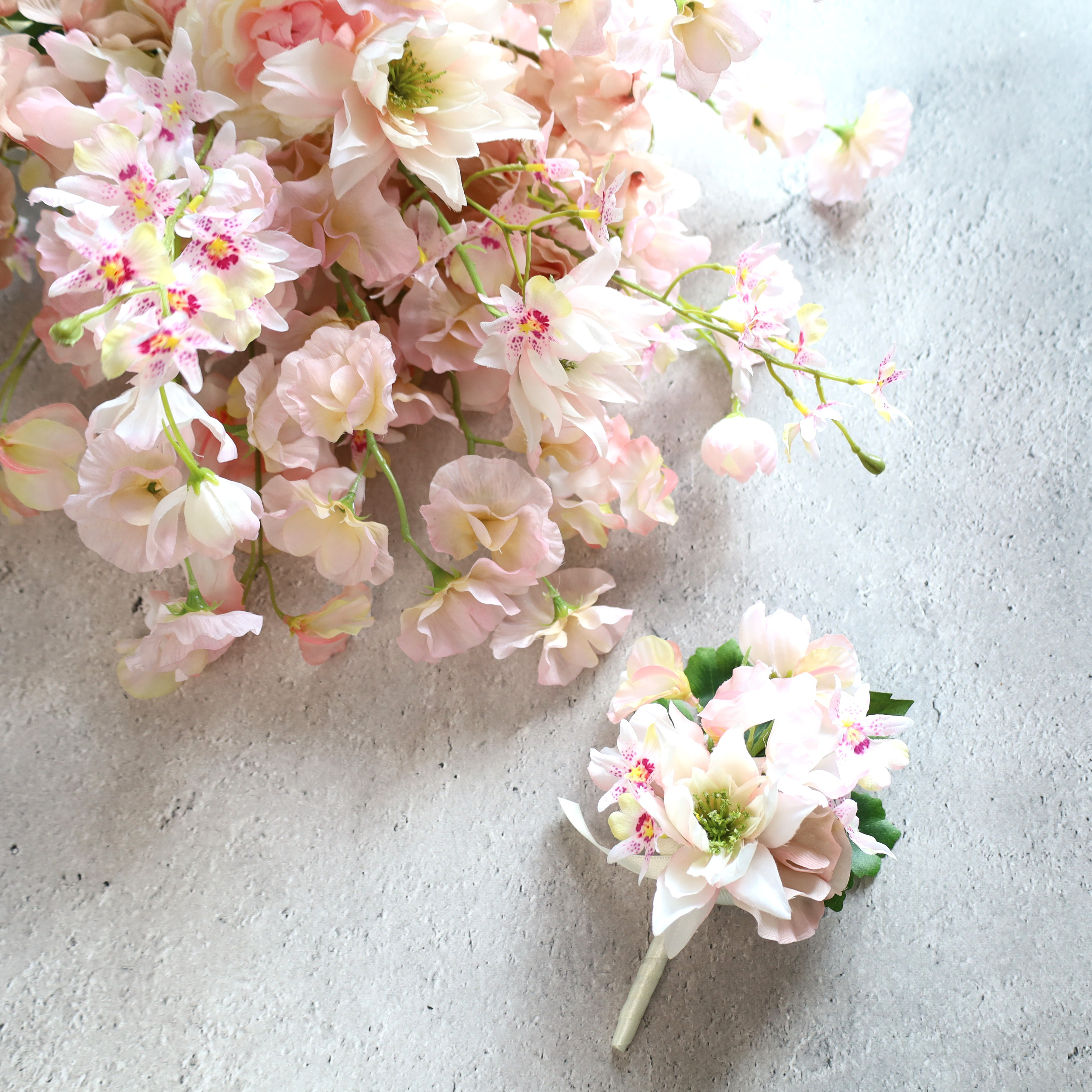 “ニュアンスピンクのスイトピークラッチ”スイートピー　前撮り　フォト　ウェディングブーケ　ブライダルブーケ　結婚式　花束