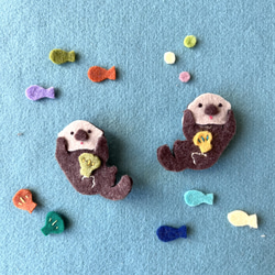 再販*フェルトくるみボタン(特大) しっぽもふもふウサギさん ブローチ