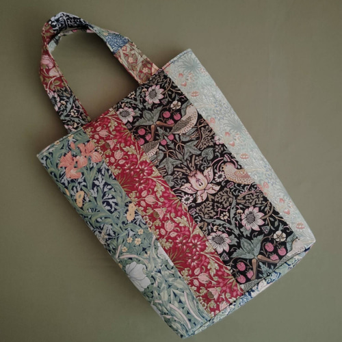 M✰ウィリアムモリスの縦長トートバッグ／味わい深い両面パッチワーク